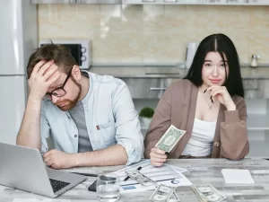 Como lidar com os problemas financeiros no casamento