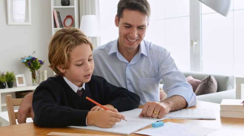 Como os Pais Podem Estimular o Interesse dos Filhos pelos Estudos